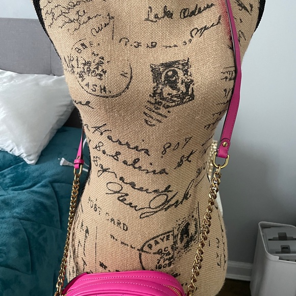 Tory Burch Pink Chevron Quilted Crossbody - Picture 2 of 12